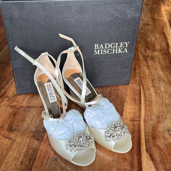 Badgley Mischka Ivory Abigail Peep Toe Wedges, Size 6.5 - Picture 1 of 6